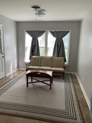 Cozy home on the South end of Boerne.  Peaceful quiet neighborhood. 