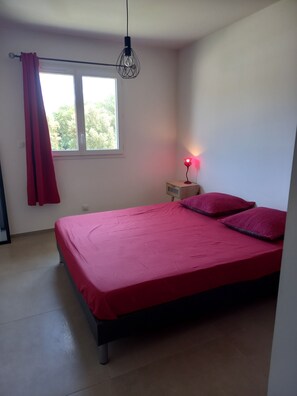 3 bedrooms, free WiFi, bed sheets
