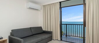 Studio 908 - Panoramic Oceanviews On The Strand