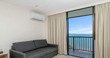 Studio 908 - Panoramic Oceanviews On The Strand
