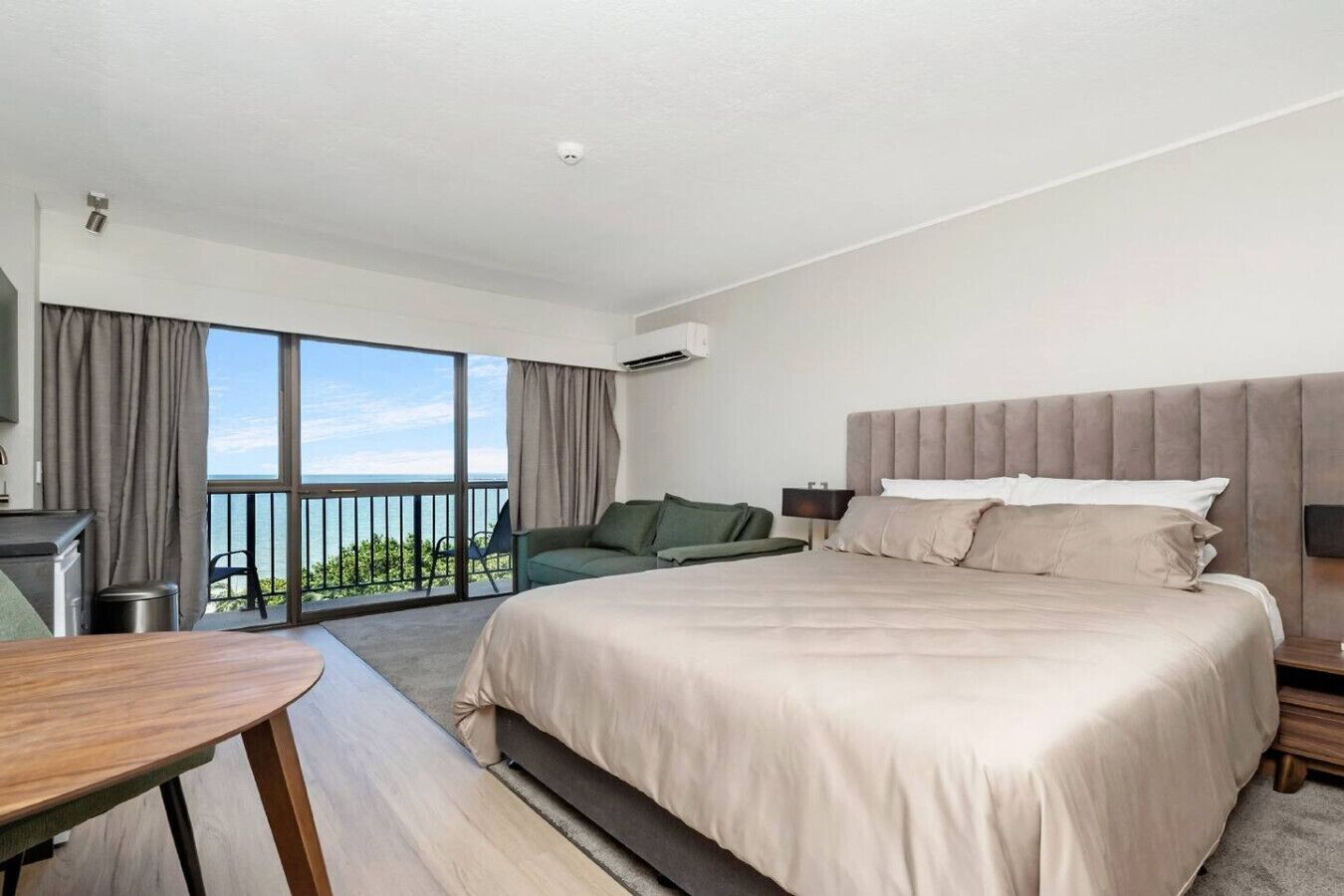 1 slaapkamer, een strijkplank/strijkijzer