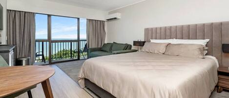 1 chambre, fer et planche à repasser