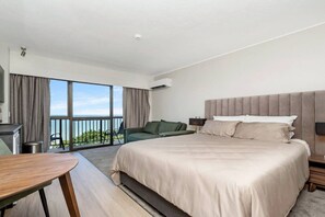 1 chambre, fer et planche à repasser