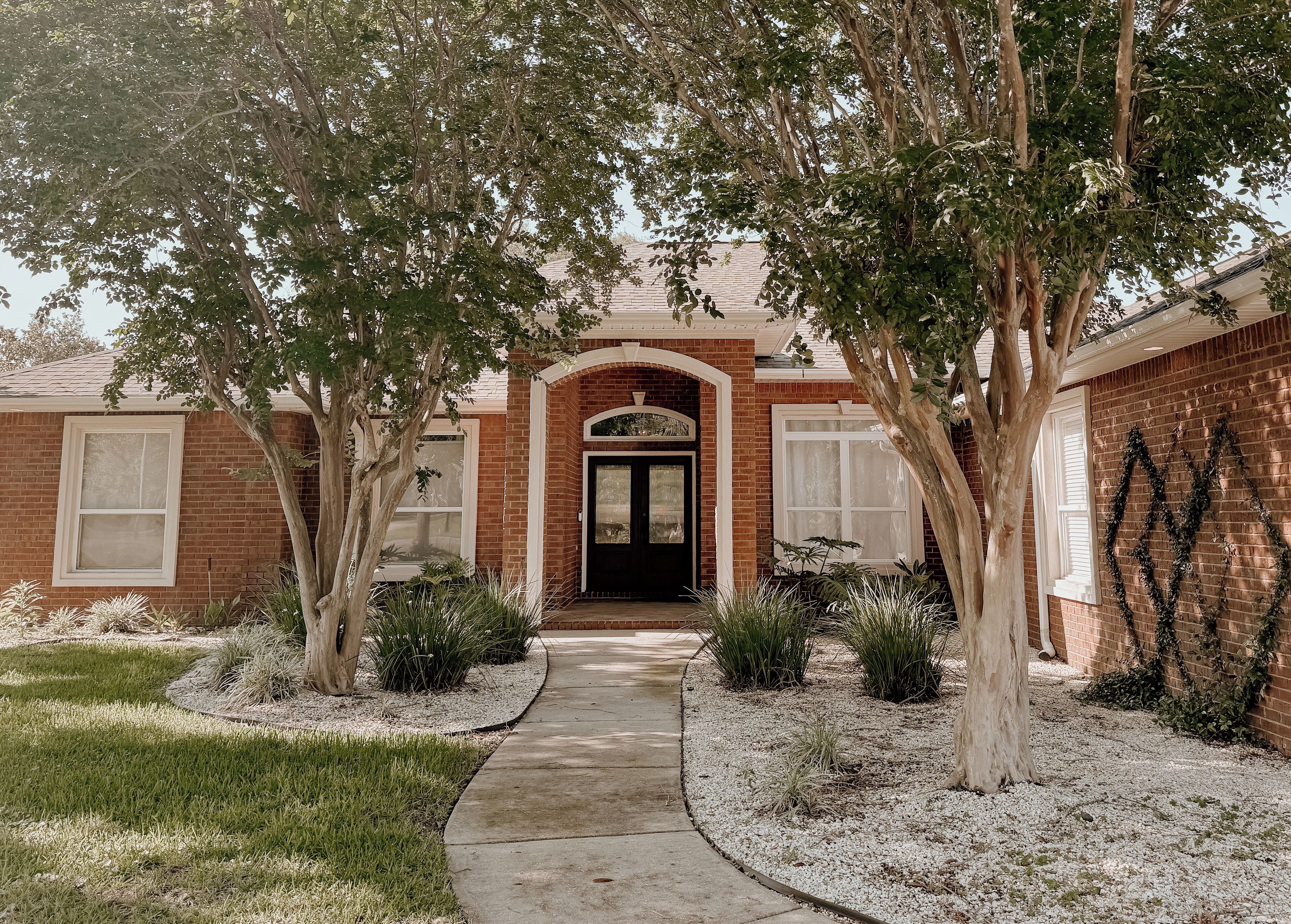 Luxury resort style home w/ hot tub and fire-pit. Sleeps 13 