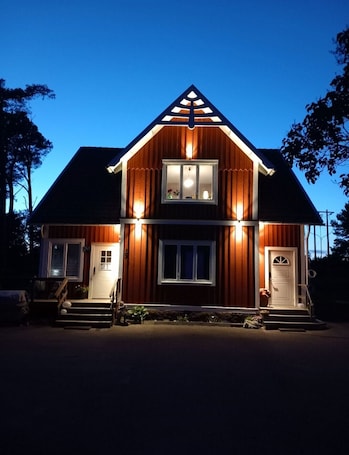 Exterior. Välkommen Till Vårt Mysiga och Bekväma Bed & Breakfast