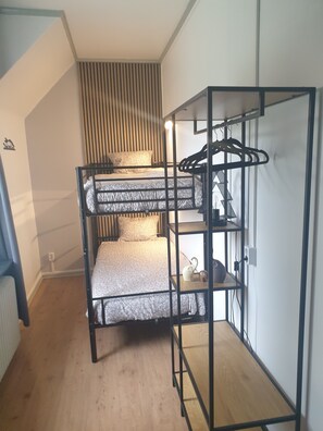2 bedrooms, travel crib, free WiFi, bed sheets