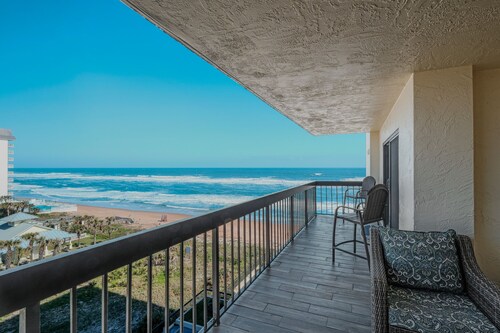 🌊 Oceanfront 2/2 | Big Balcony | Beach Views from Every Room 🏖️ | Heated Pool & Garage