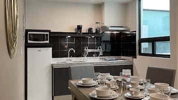 Deluxe Apartment, 2 Bedrooms, Terrace | Private kitchen