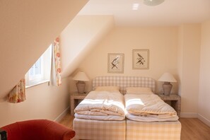 2 slaapkamers, een strijkplank/strijkijzer, reisbedje, gratis wifi