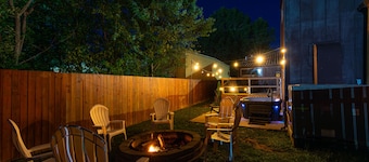 Hot Tub + Fire pit + Corn Hole + BBQ + Game Room + Spa Bath