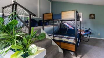 3 bedrooms, desk, iron/ironing board, travel crib