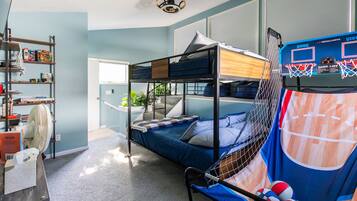 3 bedrooms, desk, iron/ironing board, travel crib