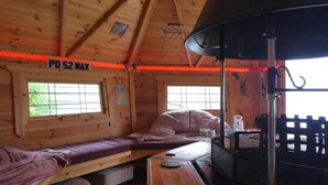 Cabin | 1 bedroom, WiFi (free), bed sheets - Fabulous Bar b q Lodge (Bristol)