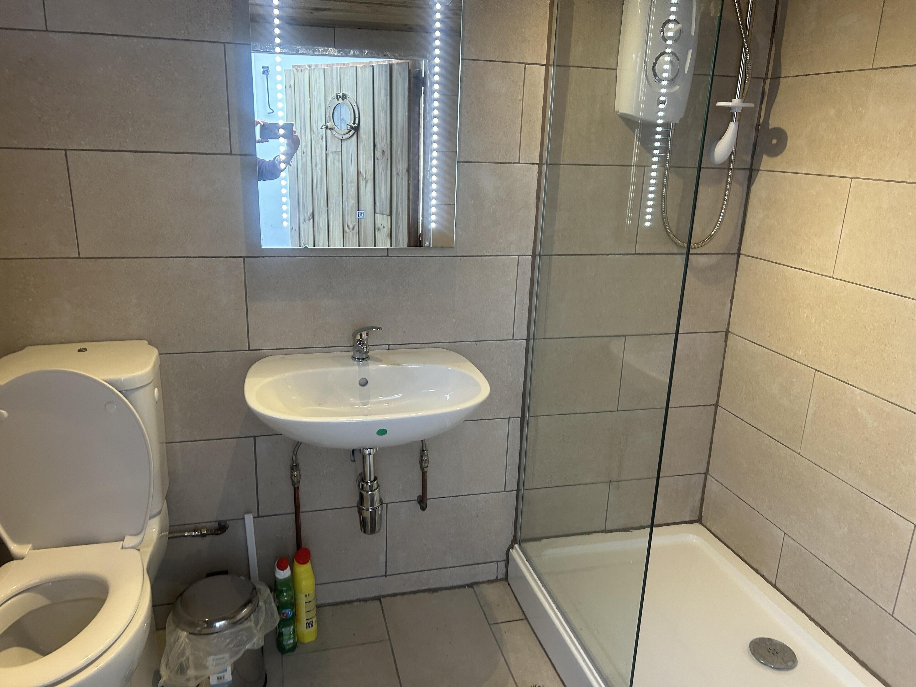 Cabin | Bathroom | Shower, hair dryer, towels
