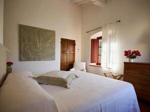 7 habitaciones, tabla de planchar con plancha, cuna de viaje y wifi 