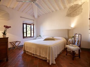 7 bedrooms, iron/ironing board, travel crib, WiFi - Villa Stellina - Private Tuscan villa with pool (Tavarnelle Val di Pesa)