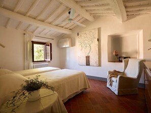 7 bedrooms, iron/ironing board, travel cot, WiFi - Villa Stellina - Private Tuscan villa with pool (Tavarnelle Val di Pesa)