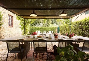 Outdoor dining - Villa Stellina - Private Tuscan villa with pool (Tavarnelle Val di Pesa)