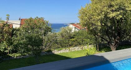 Great 4-bedroom villa w heated eco pool