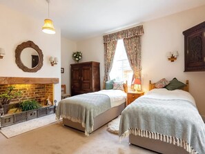 9 bedrooms, free WiFi, bed sheets