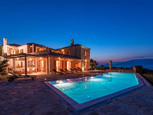 Elegant Zante Villa | Villa Divas | 6 Bedrooms | Infinity Pool | 100 Metres To.