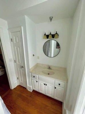 Shower, hair dryer, towels, shampoo