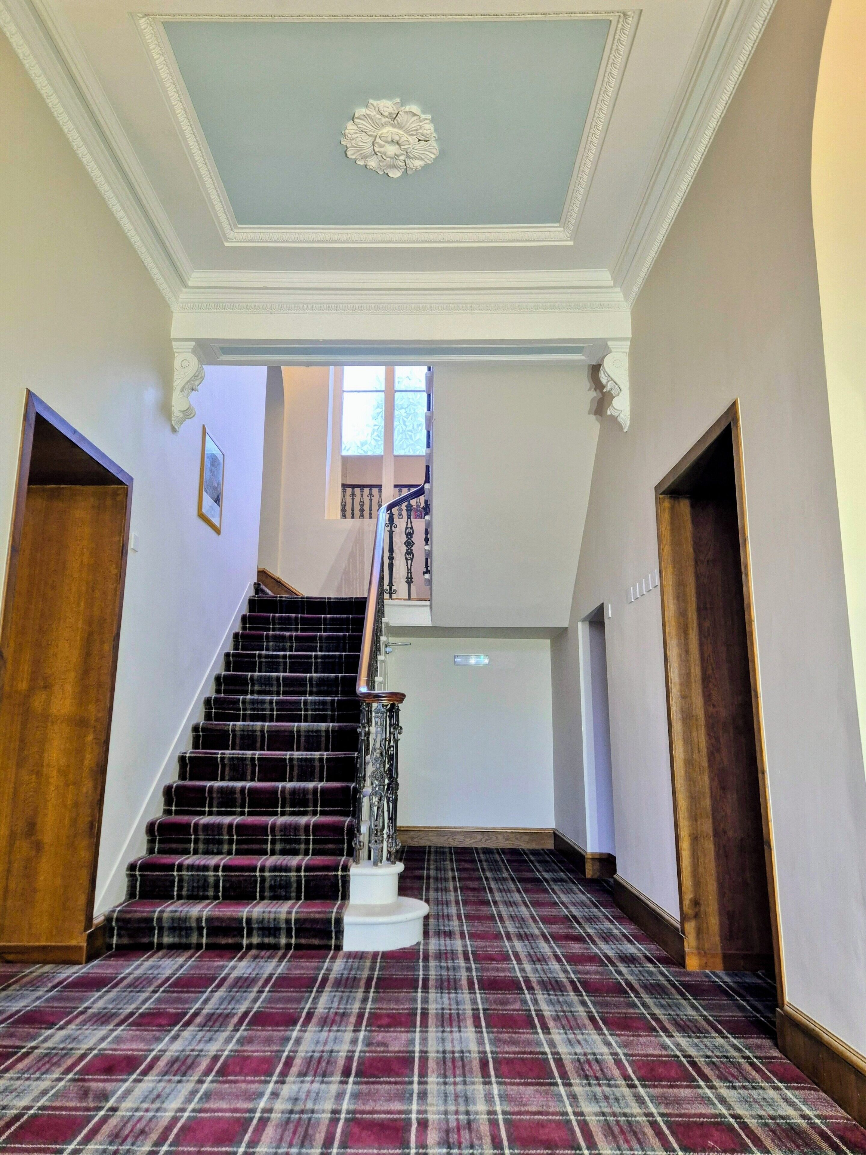 المنشأة من الداخل