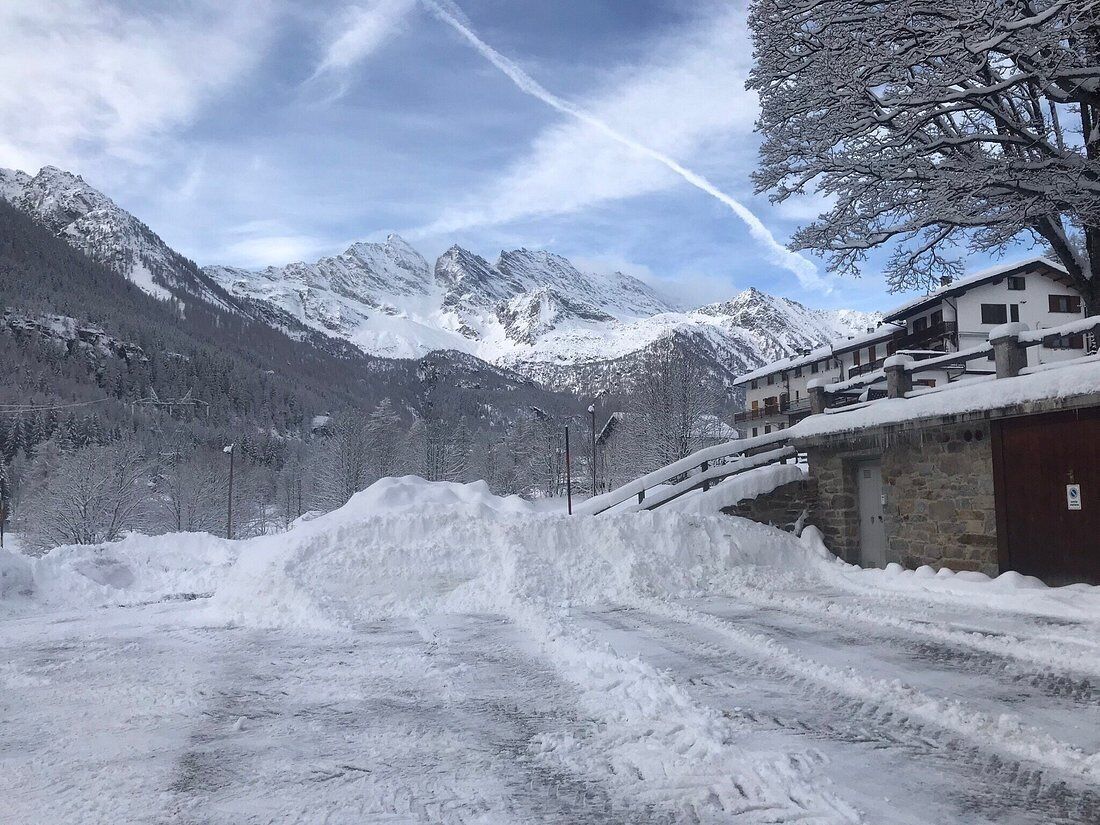 Vista frontal de la propiedad