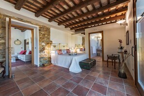 3 bedrooms, iron/ironing board, travel cot, free WiFi