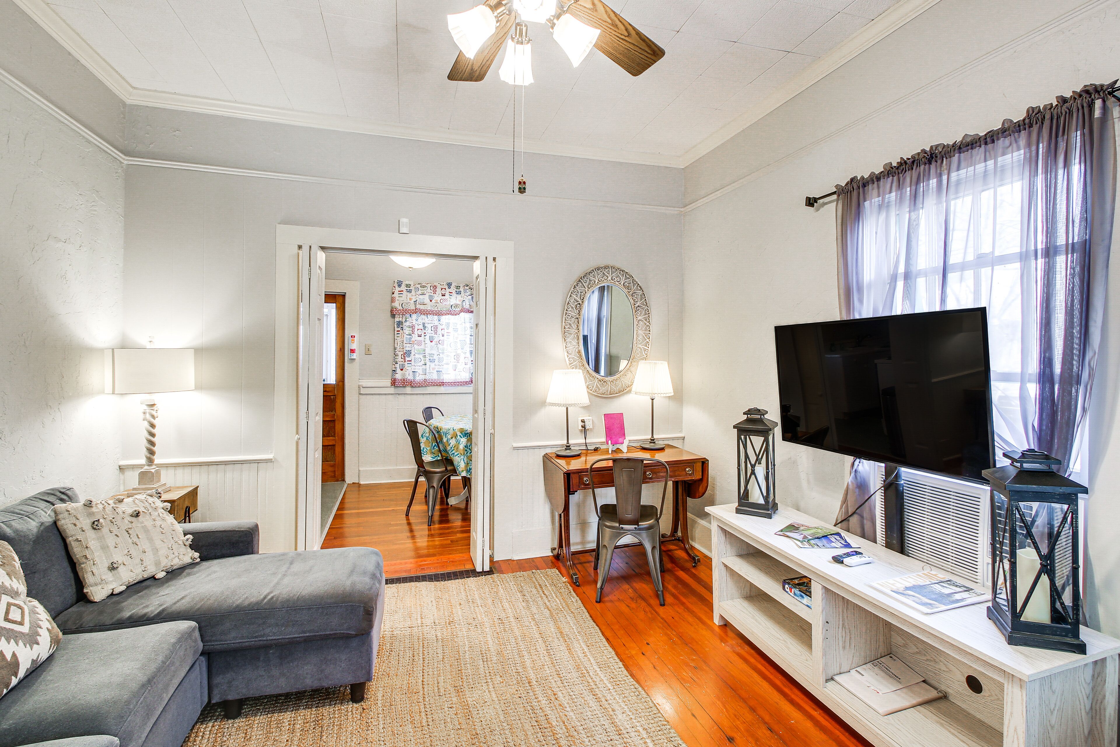 Charming Hot Springs Home < 2 Mi to Bathhouse Row!