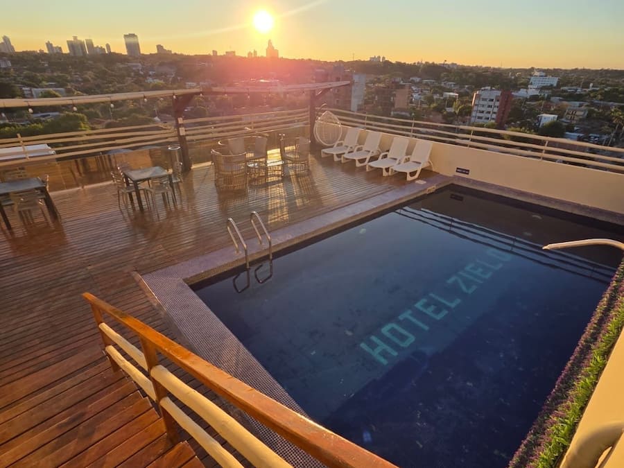 Outdoor pool, pool loungers