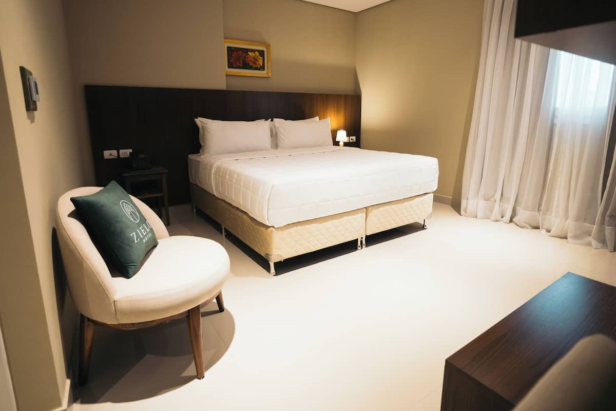 Superior-Zimmer | 1 Schlafzimmer, Minibar, Zimmersafe, schallisolierte Zimmer