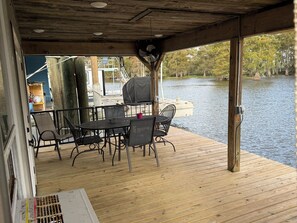 Outdoor dining - Cozy, Picturesque Houseboat with Great Entertainment Area (Venice)