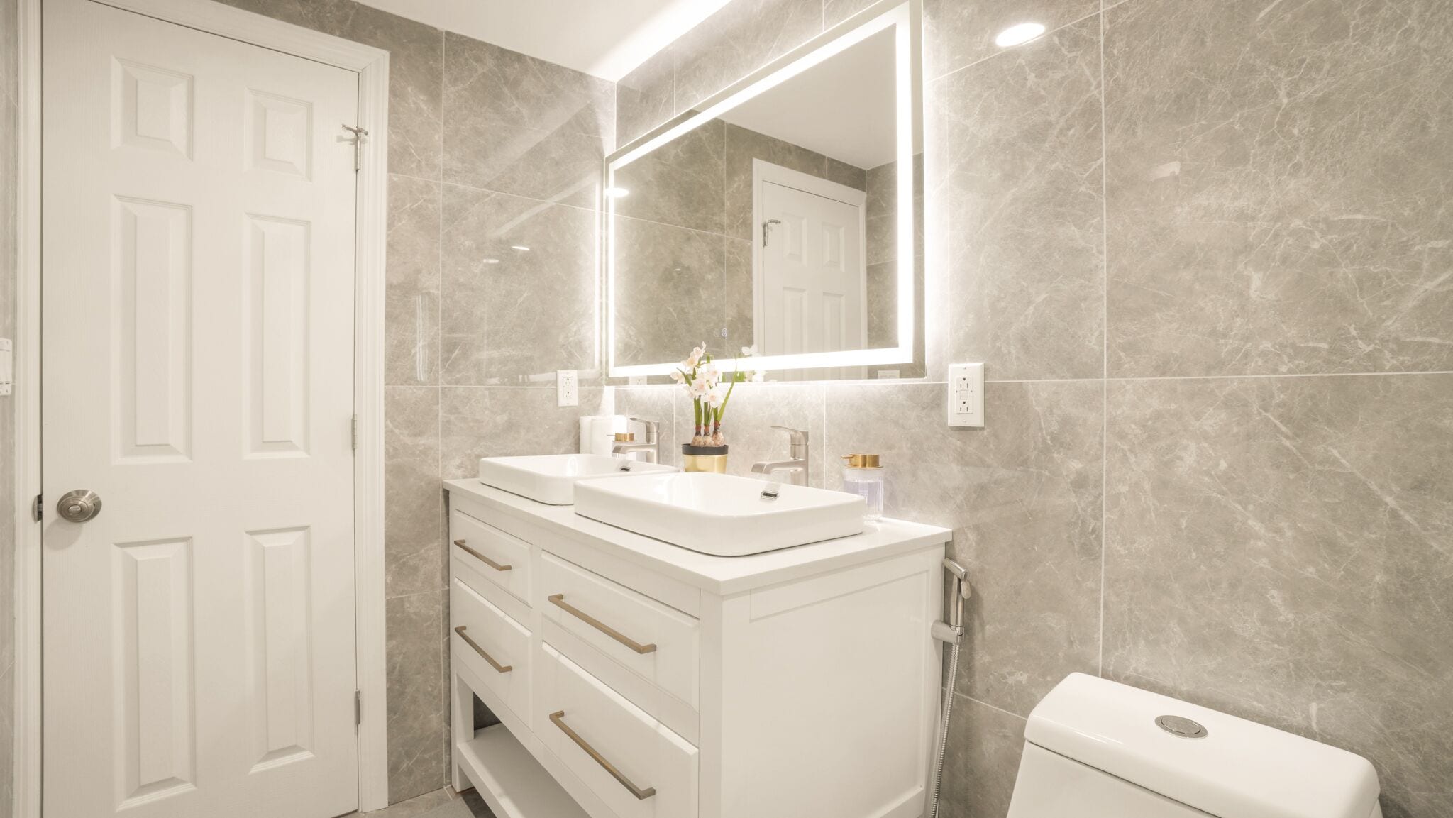 Dusche, Haartrockner, Bidet, Handtücher