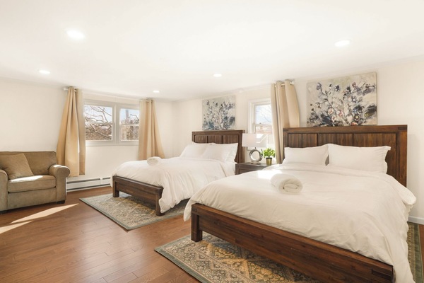 2 bedrooms, desk, iron/ironing board, travel crib