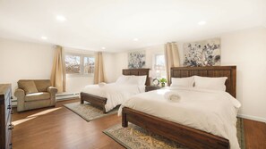 2 habitaciones, escritorio y tabla de planchar con plancha 