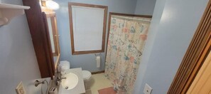Handtücher, Seife, Shampoo, Toilettenpapier