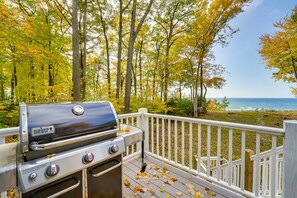 Property grounds - Spacious Cottage on Lake Michigan: Stunning Views! (Muskegon)