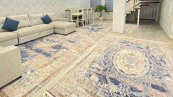 Fireplace, heated floors