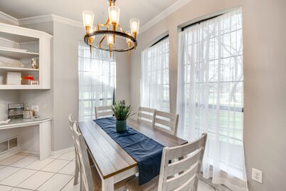 ~ 3 Mi to Dtwn: Aubrey Vacation Rental w/ Patio!