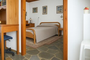 3 bedrooms, in-room safe, desk, iron/ironing board - Mare - Mare A (Patra)