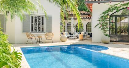 Spanish Style Villa with 25m Lap Pool in the Heart of Guiones.