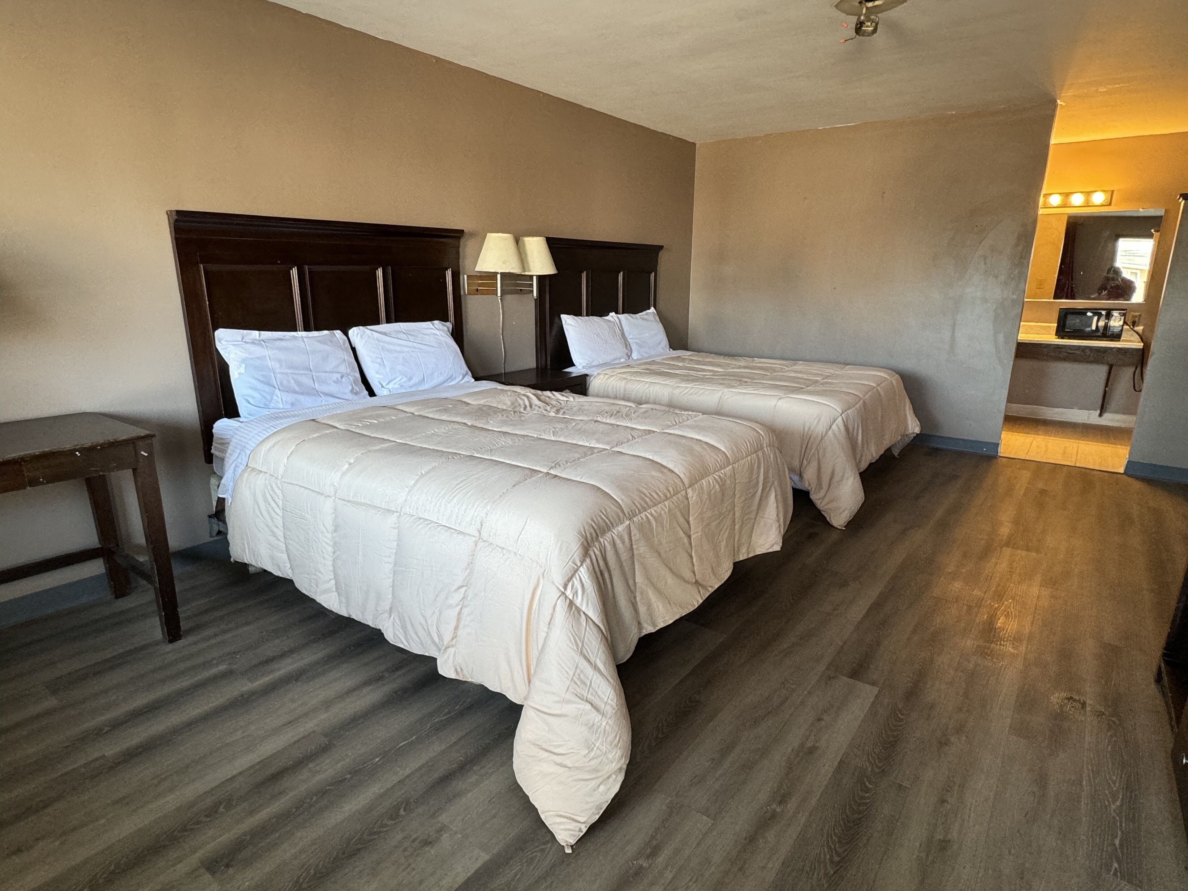 Bureau, fer et planche à repasser, Wi-Fi gratuit, draps fournis