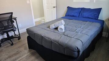 4 bedrooms, desk, iron/ironing board, free WiFi