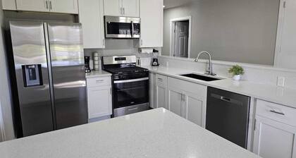ENTIRE 1-STORY HOME | 4BR / 3BA | Near Downtown & Airport | WFH Read
