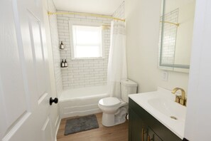 SĂšche-cheveux, serviettes fournies