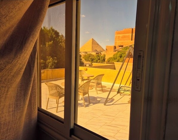 1 bedroom, Egyptian cotton sheets, premium bedding, pillowtop beds