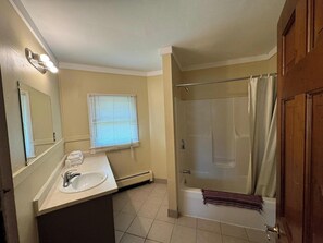 Bathroom - Village Motel By OYO Clinton (Clinton)