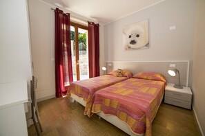 2 bedrooms, desk, iron/ironing board, travel cot