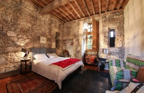 7 chambres, bureau, Wi-Fi, draps fournis